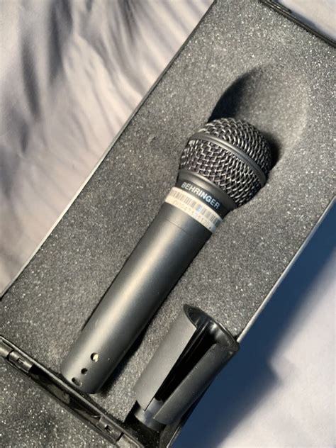 Behringer XM8500 Ultravoice Dynamic Cardioid Vocal Microphone.